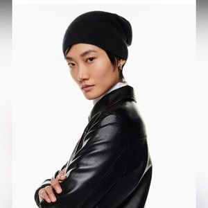 Aritzia charcoal grey cashmere beanie *NWOT*